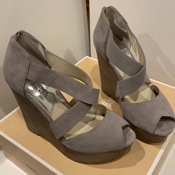 Michael Kors Soft Gray Suede Harley Platform Wedge Heel Strappy Sandal Zipper - Picture 2 of 16